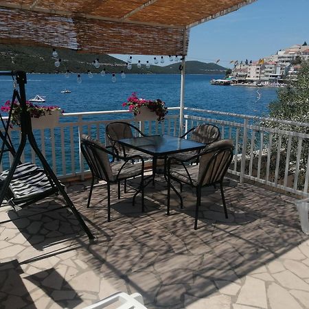 נאום Apartmani Villa Anita מראה חיצוני תמונה