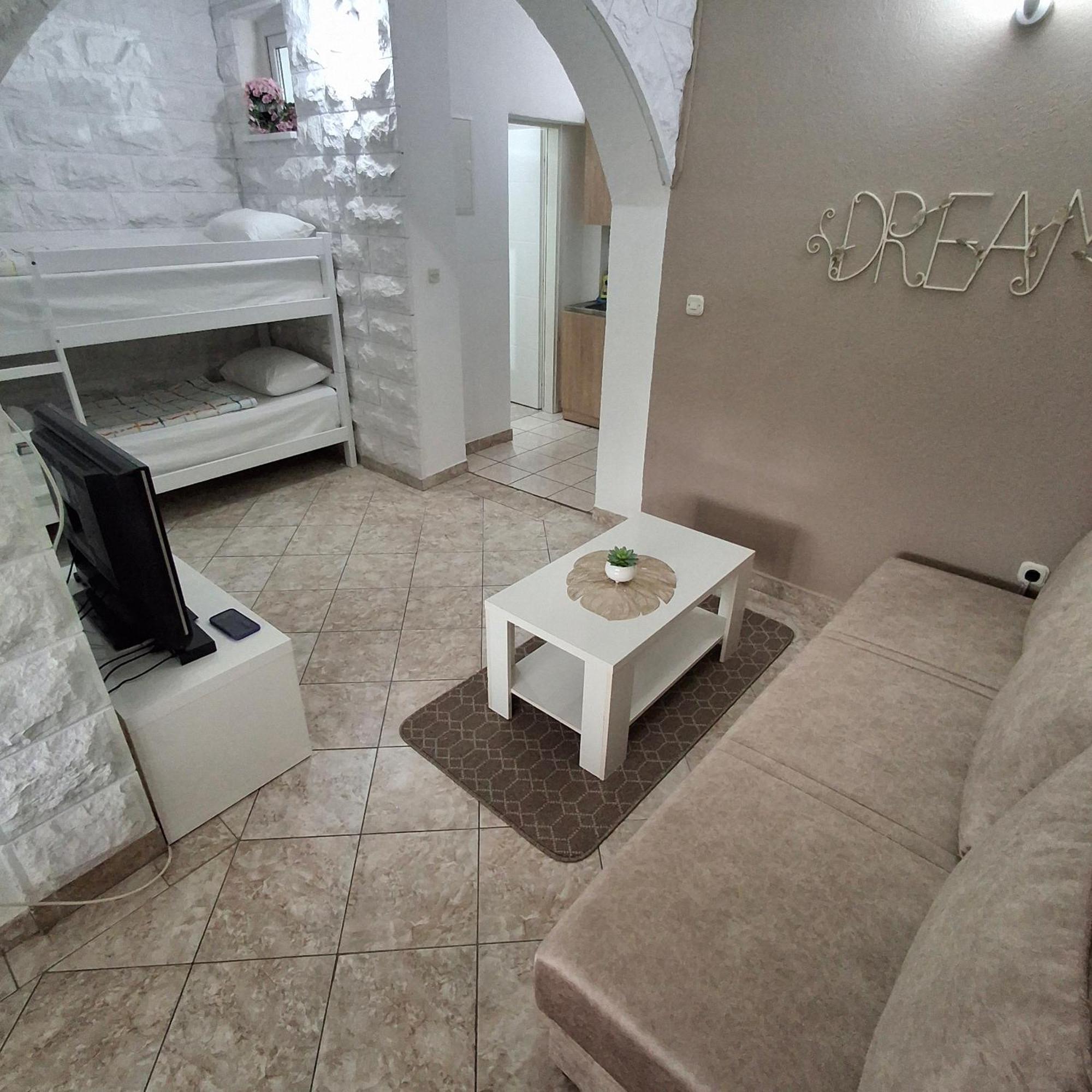 נאום Apartmani Villa Anita מראה חיצוני תמונה